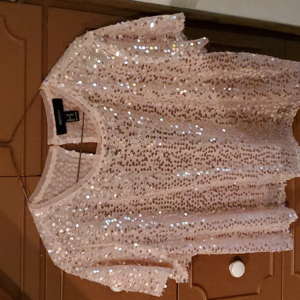 Fun lightweight Sequence top